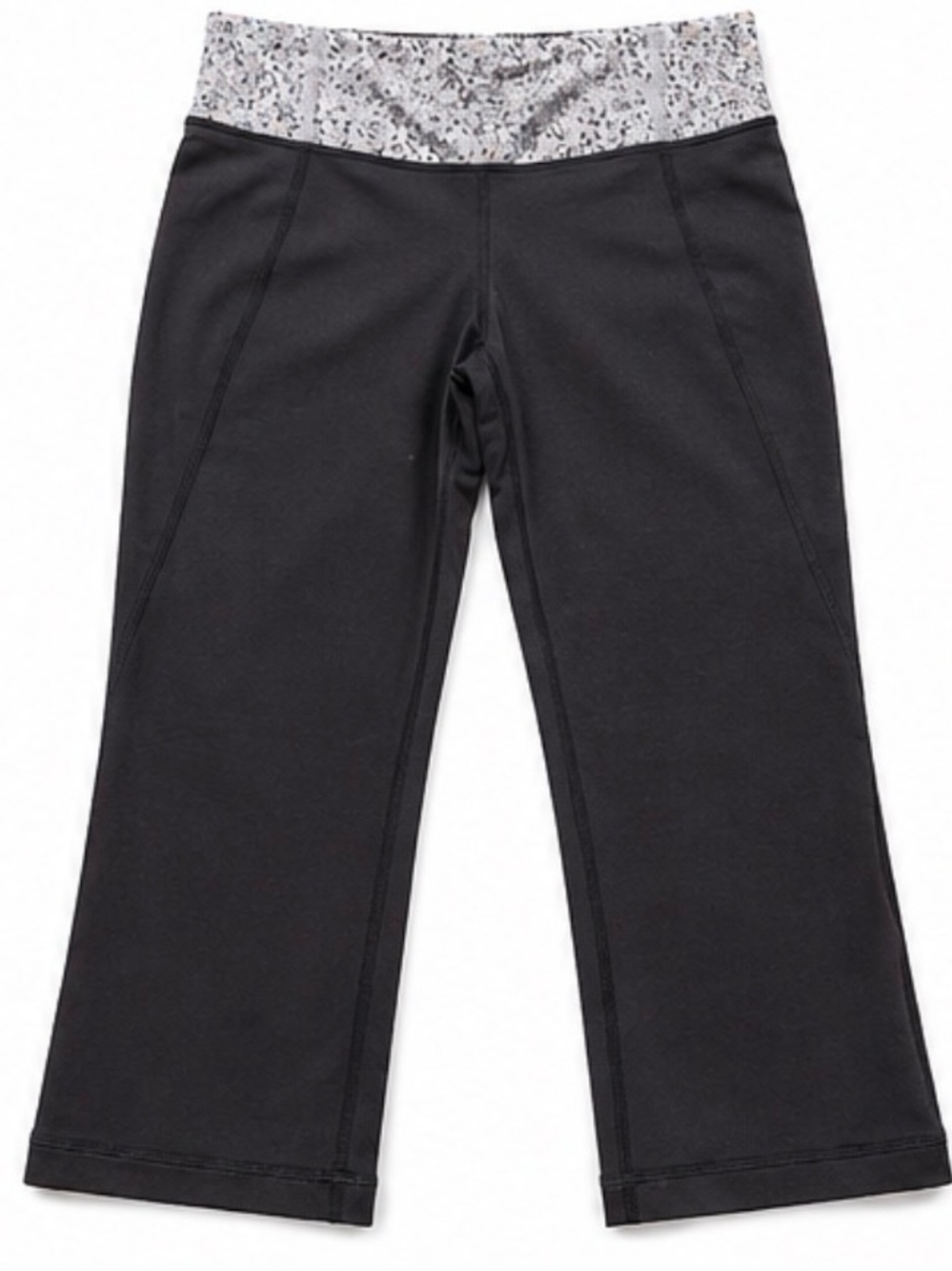 Lululemon Groove Crop yoga pants in size 6.